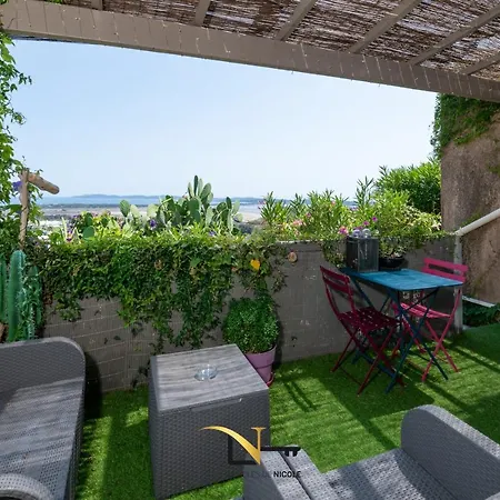 Дом отдыха Real Cocoon In Height Magnificent Sea View Lesclesdenicole *